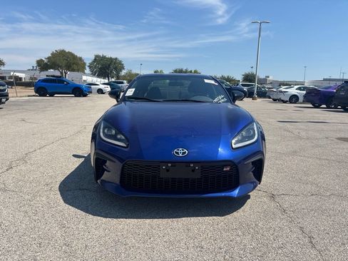 Used 2023 Toyota GR86 w/ ALL Weather Mat Package (TMS) RWD image 2