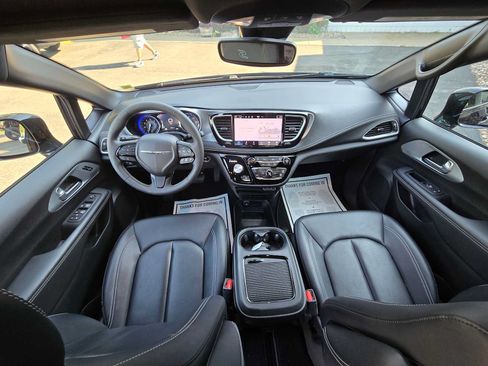 Used 2024 Chrysler Pacifica Touring-L w/ S Appearance Package FWD image 13