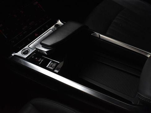 Used 2021 Audi e-tron Premium Plus w/ Premium Plus Package image 39