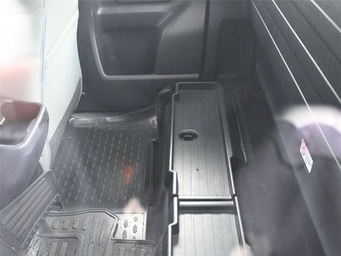 Used 2016 Toyota Tacoma SR image 6