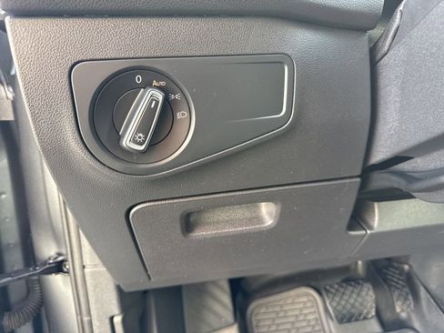 Certified 2023 Volkswagen Tiguan SE w/ Panoramic Sunroof Package image 21