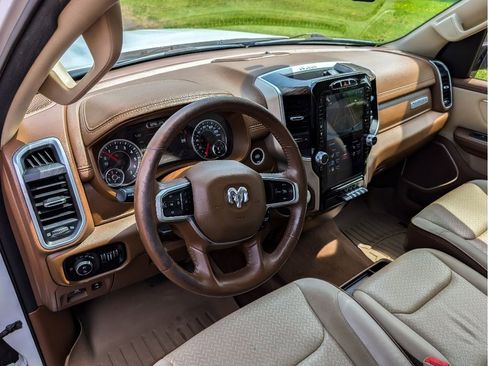 Used 2020 RAM 1500 Laramie AWD/4WD image 19