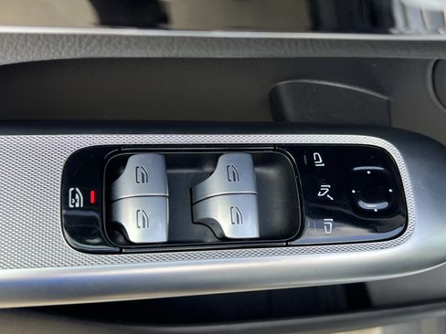Used 2025 Mercedes-Benz GLC 300 4MATIC w/ AMG Line image 15