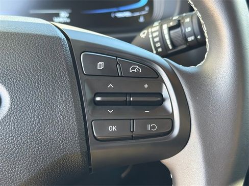 Used 2025 Hyundai Venue Limited image 30