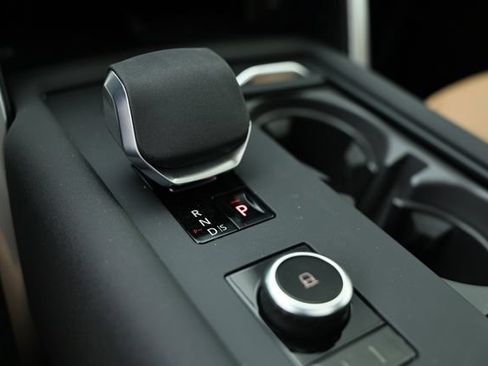 New 2026 Land Rover Discovery Limited Edition AWD/4WD image 57