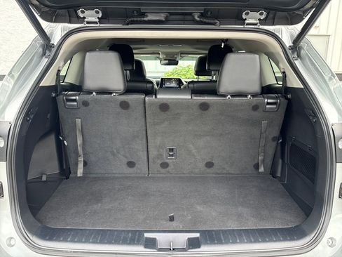 Used 2020 Toyota Highlander XLE AWD/4WD image 38