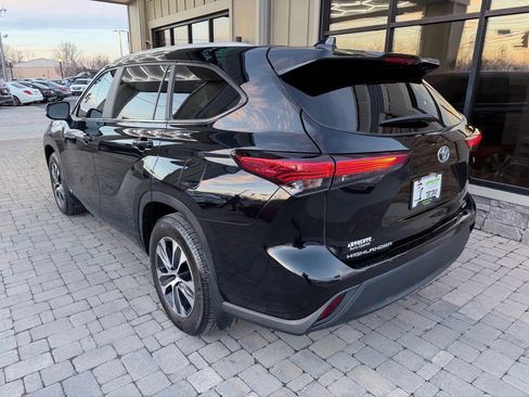 Used 2023 Toyota Highlander XLE image 21