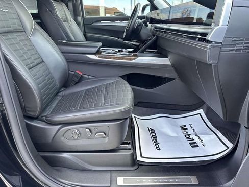 Certified 2025 Cadillac Escalade Sport Platinum w/ LPO, Floor Liner Package image 20
