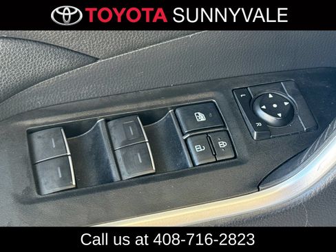 Used 2022 Toyota RAV4 XLE AWD/4WD image 18