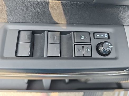 Used 2024 Toyota Tundra Platinum AWD/4WD image 28
