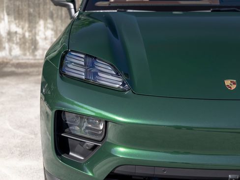 Certified 2026 Porsche Macan Electric RWD image 14