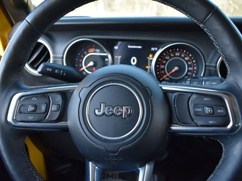 Used 2018 Jeep Wrangler Unlimited Sahara image 17