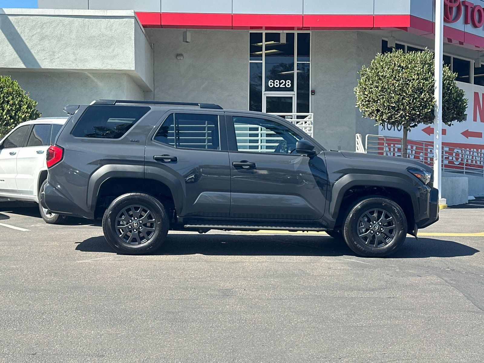 Used 2025 Toyota 4Runner SR5 AWD/4WD image 6