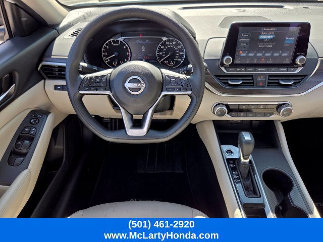 Used 2025 Nissan Altima 2.5 SV FWD image 12