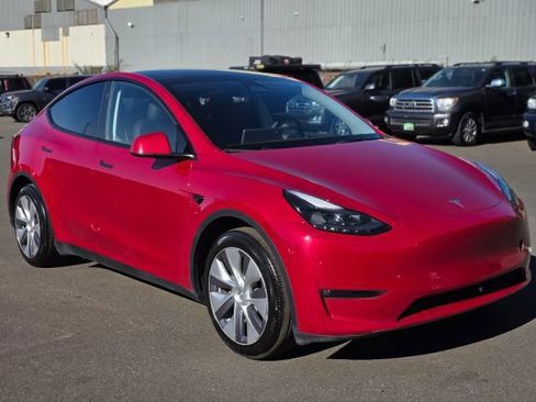 Used 2023 Tesla Model Y Long Range AWD/4WD image 1