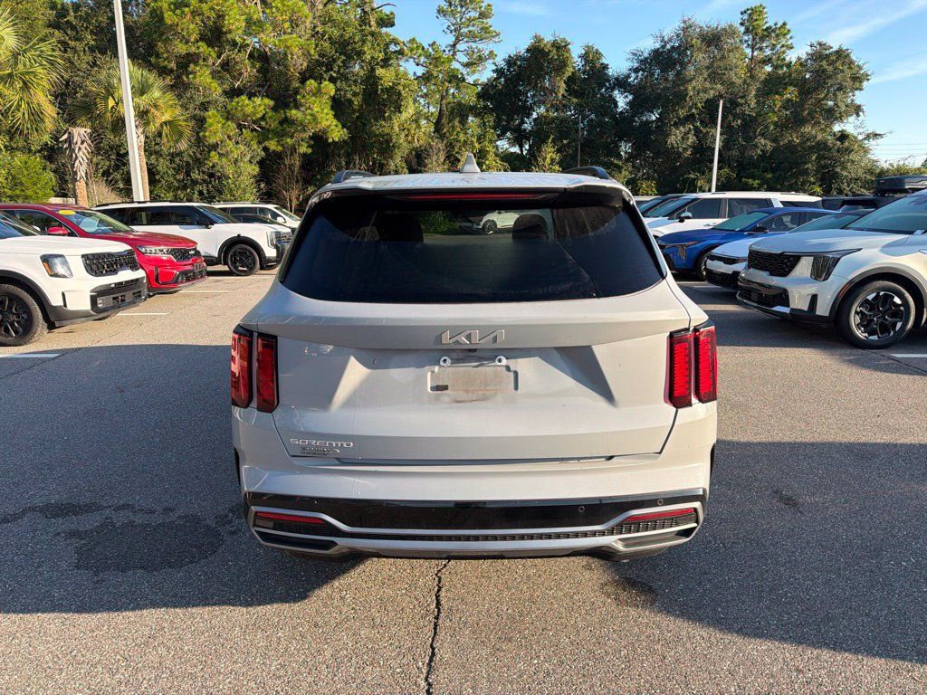 Certified 2023 Kia Sorento EX w/ Panoramic Sunroof Package FWD image 6
