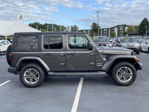 Used 2019 Jeep Wrangler Unlimited Sahara AWD/4WD image 8