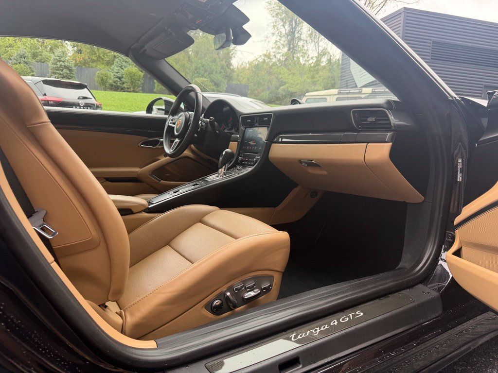 Certified 2018 Porsche 911 Targa 4 GTS AWD/4WD image 21
