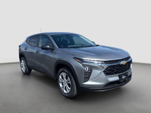 New 2026 Chevrolet Trax LS w/ Driver Confidence Package FWD image 8