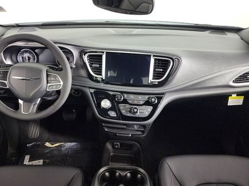 New 2026 Chrysler Pacifica Select image 30