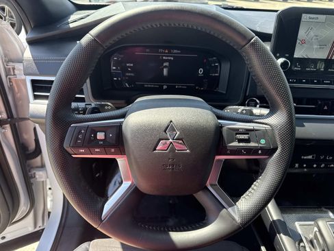 Used 2023 Mitsubishi Outlander SE AWD/4WD image 21