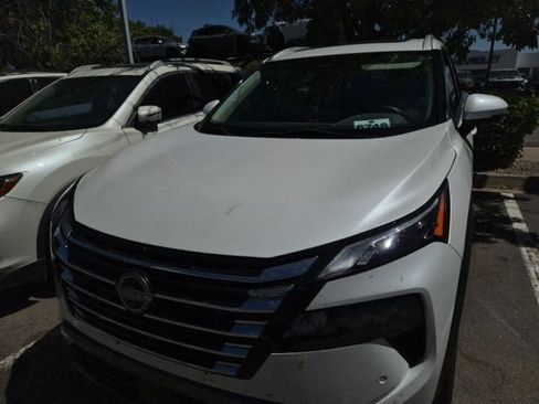 Certified 2024 Nissan Rogue SL w/ SL Premium Package AWD/4WD image 4