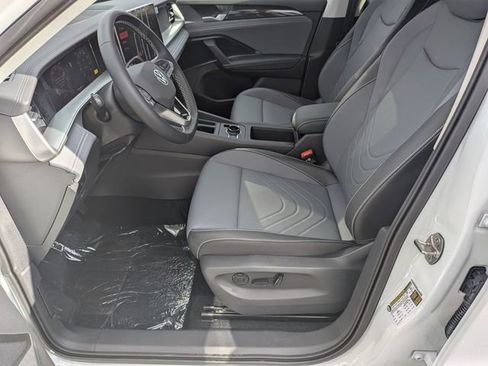 New 2026 Volkswagen Tiguan SE image 10