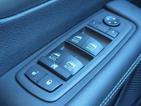 Certified 2025 Chrysler Pacifica Select image 22