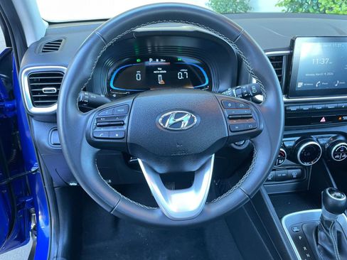 Used 2025 Hyundai Venue SEL image 29