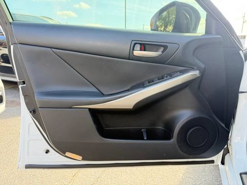 Used 2019 Lexus IS 300 F Sport w/ F Sport Package RWD image 9
