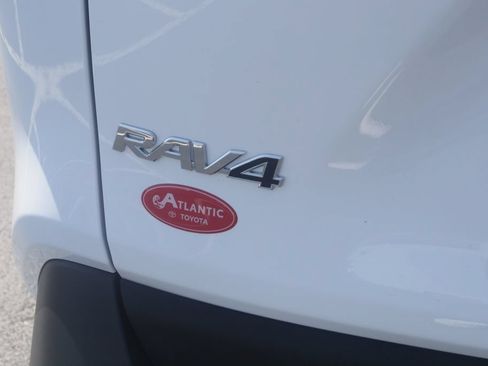 Used 2024 Toyota RAV4 XLE AWD/4WD image 27