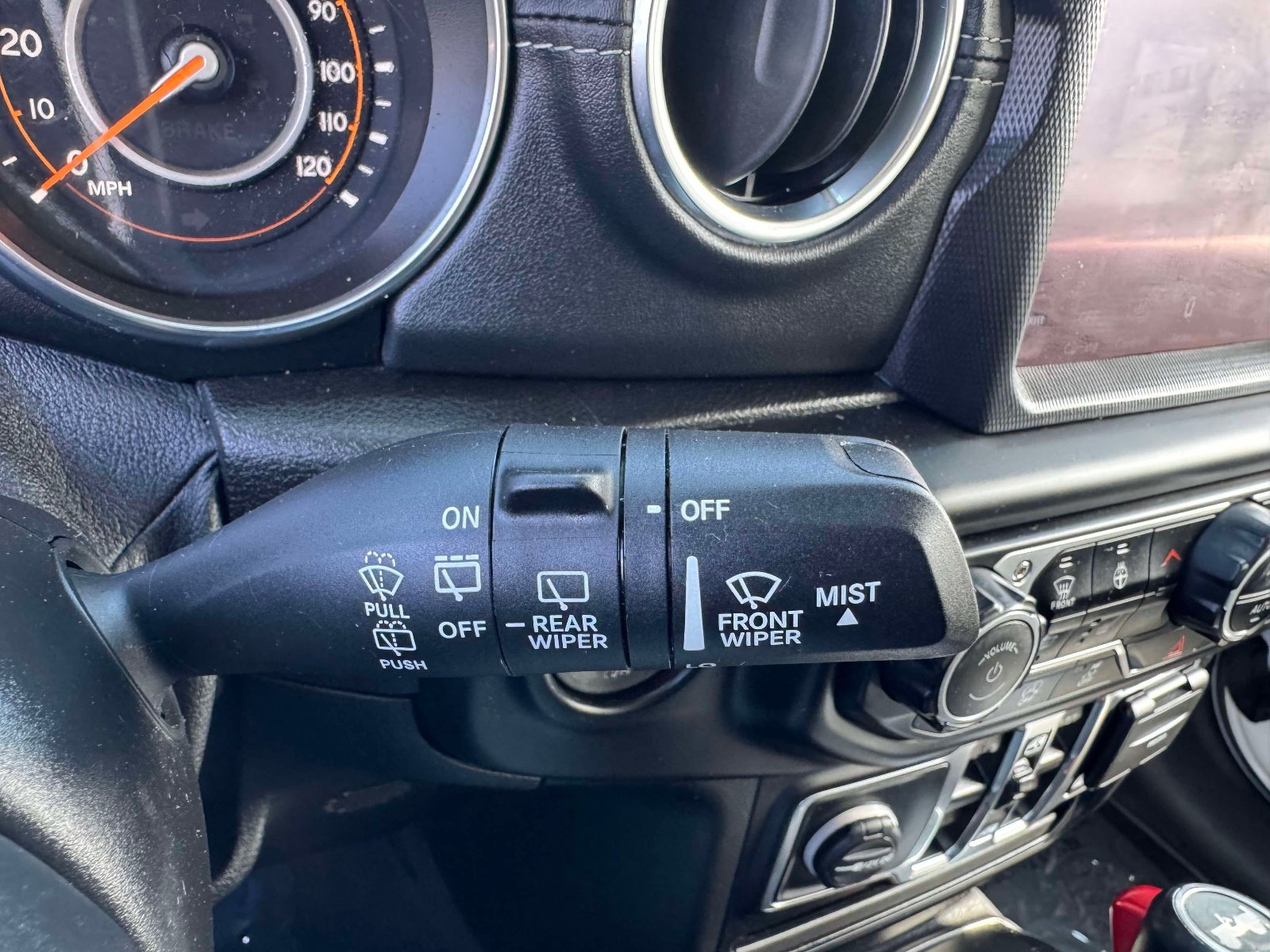 Used 2021 Jeep Wrangler Unlimited Sahara w/ Dual Top Group AWD/4WD image 30