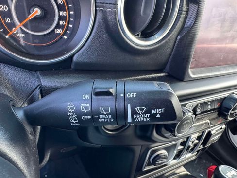 Used 2021 Jeep Wrangler Unlimited Sahara w/ Dual Top Group AWD/4WD image 30