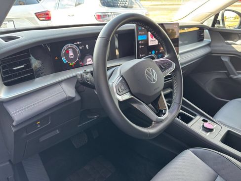 Used 2026 Volkswagen Tiguan SE FWD image 35