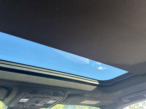 Used 2021 Cadillac Escalade ESV Premium Luxury w/ LPO, Radiant Package image 9