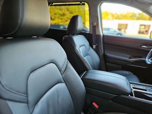 Certified 2025 Nissan Pathfinder SL image 14