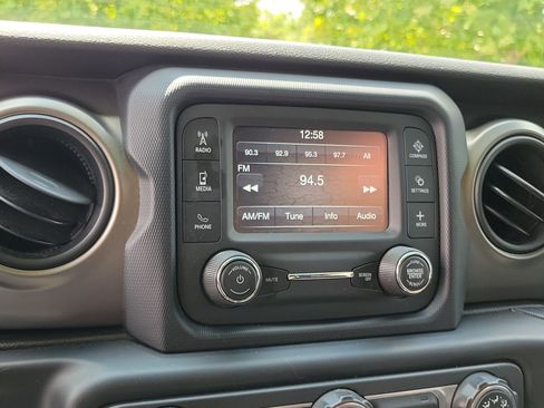 Used 2019 Jeep Wrangler Sport image 23