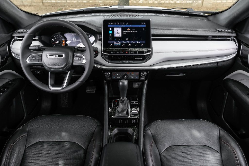 Used 2023 Jeep Compass Limited AWD/4WD image 5