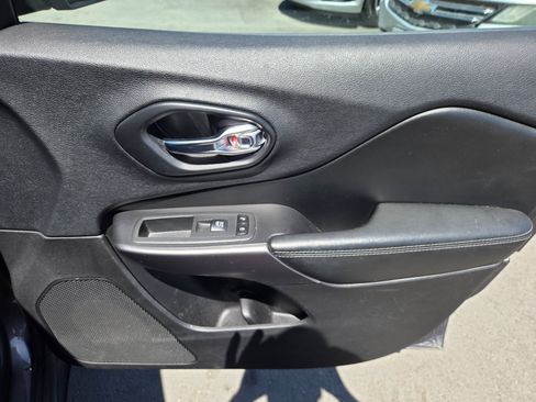 Used 2020 Jeep Cherokee Limited AWD/4WD image 15