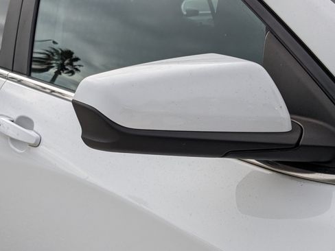 Used 2021 Chevrolet Equinox LT FWD image 12
