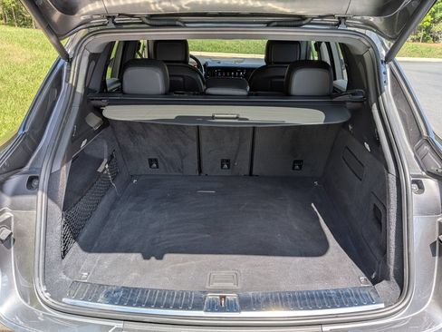 Certified 2024 Porsche Cayenne AWD/4WD image 27