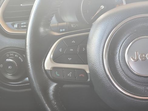 Used 2017 Jeep Renegade Latitude AWD/4WD image 54