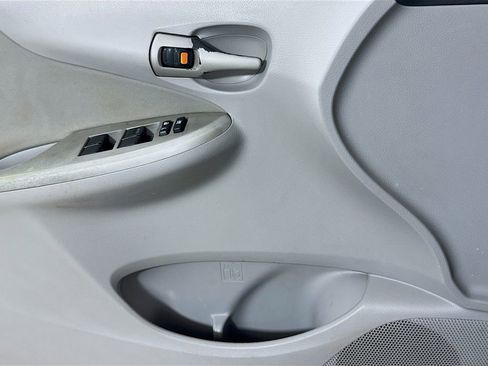 Used 2013 Toyota Corolla LE FWD image 14