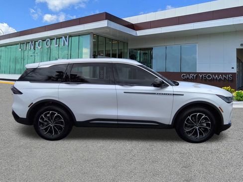 Used 2024 Lincoln Nautilus Premier AWD/4WD image 3