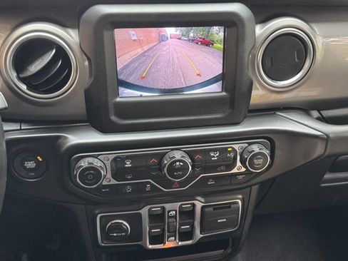 Used 2021 Jeep Wrangler Unlimited Sahara AWD/4WD image 19