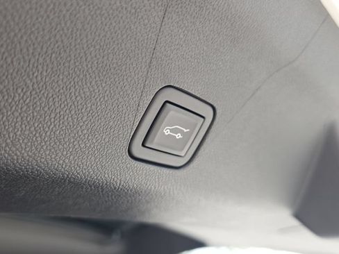 Used 2023 GMC Yukon Denali Ultimate AWD/4WD image 12