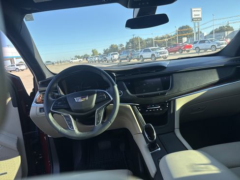 Used 2017 Cadillac XT5 Premium Luxury image 9