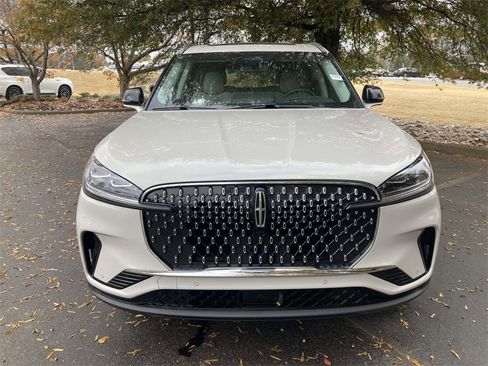 Used 2025 Lincoln Aviator Reserve w/ Equipment Group 201A image 6