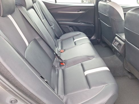 Used 2025 Toyota Camry SE w/ Convenience Package image 30