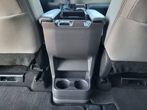 Used 2024 Toyota Sienna LE FWD image 25
